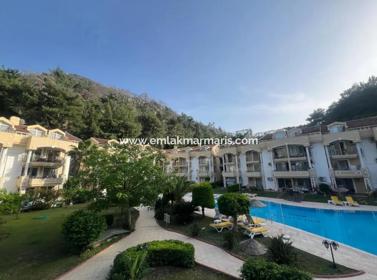 Unsere Maisonette-Wohnung Mit 2 Zimmern Und 1 Wohnzimmer In Einem Komplex Mit Pool In Marmaris İçmeler Steht Zum Verkauf.