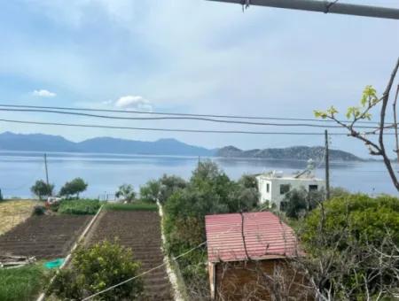 Einfamilienhaus Zum Verkauf Auf Einem 2000M2 Großen Grundstück Am Meer Im Viertel Marmaris Söğüt. Geeignet Zum Festbinden Eines Bootes Davor.