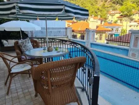 Villa Zu Verkaufen In Armutalan, Marmaris Mit Freistehendem Garten Und Pool