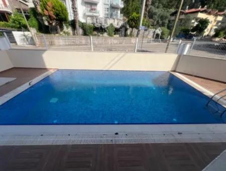 Marmaris İlçesi İçmeler Mahallesi Denize Yakın Müstakil Yüzme Havuzlu Yeni Bina 350M2 Arsa İçerisinde 3 Oda 1 Salon 3 Banyo 200M2  Ultra Lüks Satılık Villa